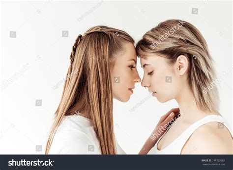 Beautiful Lesbian Couple Standing Face Face Foto De Stock