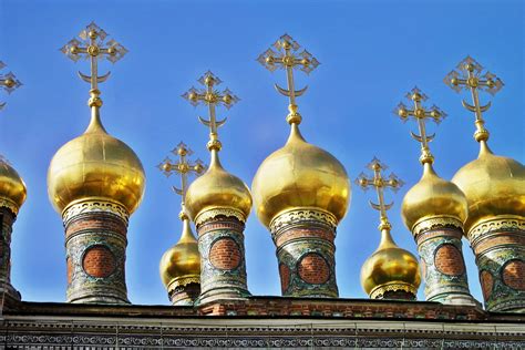 Mengapa Gereja Ortodoks Rusia Memiliki Kubah Seperti Bawang Russia