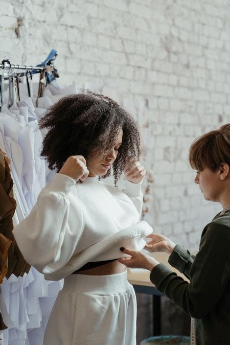 How To Become A Fashion Stylist Requirements Duties And Skills
