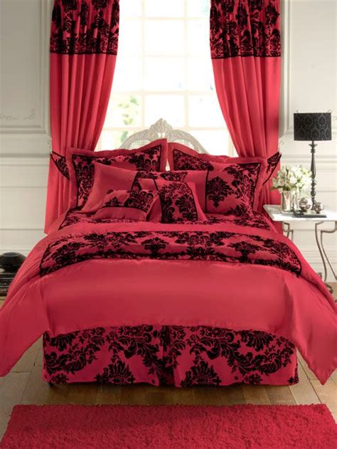 Here are a few design tips to keep in mind when decorating a bedroom in red and black: Stunning Black and Red Curtains for Modern Touch | atzine.com