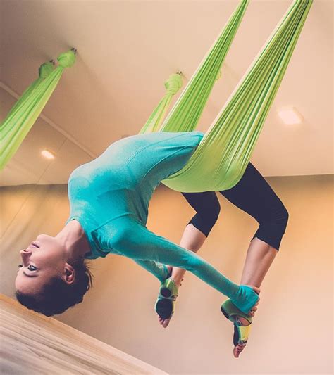 aerial yoga what is it and what are its benefits