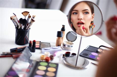 6 Must Up Tips To Follow Before Applying Makeup Celebrityschool