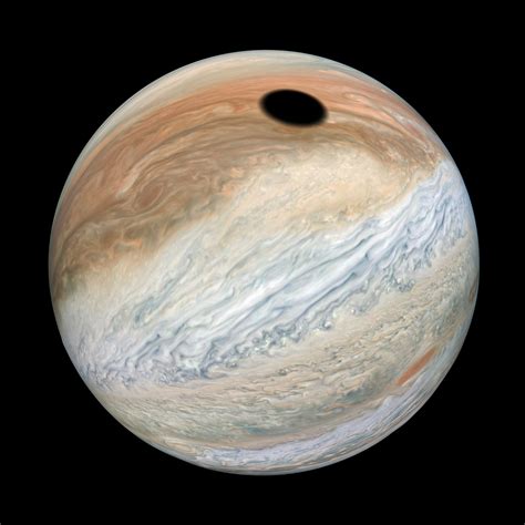 Juno Why Does This Image Of Jupiter Look So Strange Space