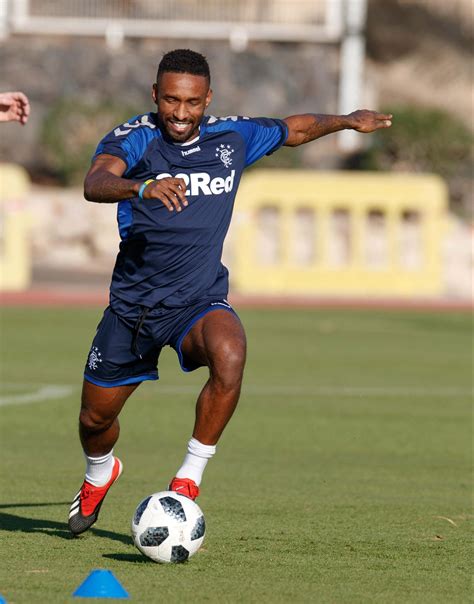 Jermain Defoe To Rangers Chris Sutton Hits Back At Celtic Supporters