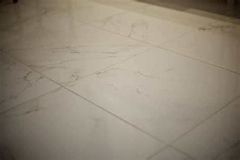 The Porcelain Tile That Looks Like Marble Which Offers The