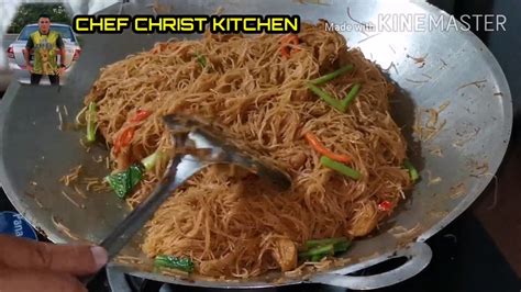 Panaskan air sampai mendidih bersama 1 sudu garam.dah mendidih masukkan soo hoon kacau sebentar sehingga agak lembut. Viral Resepi Mee Hoon Goreng Campur Special versi CHEF ...