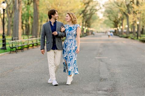 Best Tips For Camera Shy Couples Photos In New York