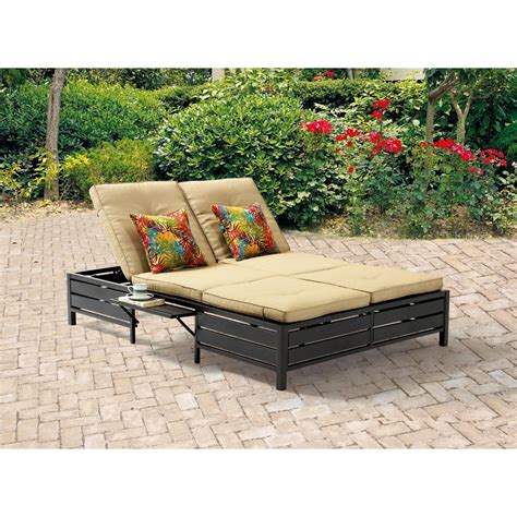Sie besitzt nur auf einer seite eine erhöhte lehne und erinnert an relaxliegen. The 15 Best Collection of Double Chaise Lounges for Outdoor