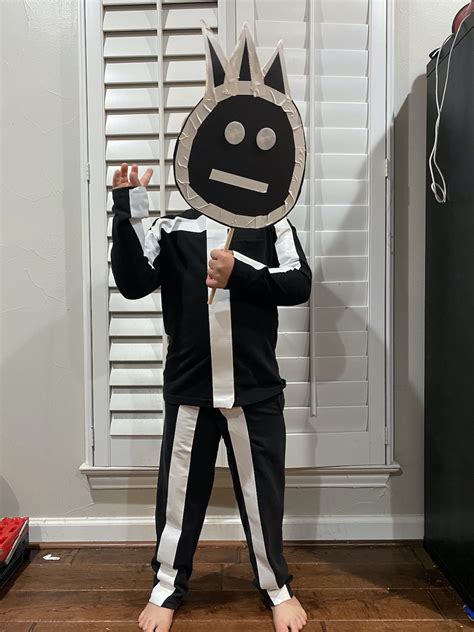 Make Your Own Halloween Costume In 3 Easy Steps