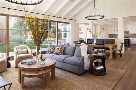 A Rustic-Chic Family Home Made for Indoor-Outdoor Living ...