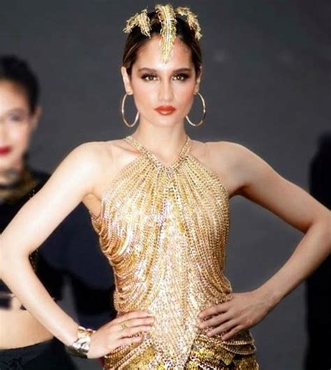 Maybe you would like to learn more about one of these? Seksinya Cinta Laura di Jember Fashion Carnaval - Smart News Tapanuli