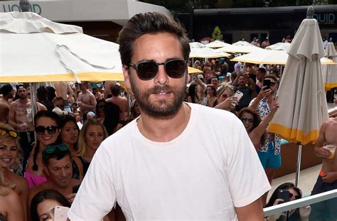exclusive scott disick spotted partying with bikini clad women in the hamptons on daughter s