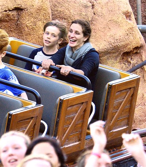 Moder is julia roberts' loving husband and doting father of her three beautiful kids. Julia Roberts And Kids Hit Disneyland Without Husband ...