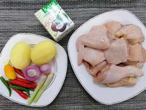 This is a simple version of the popular southern malaysian dish: Resepi dan Cara untuk membuat Ayam Masak Lemak Cili Api ...