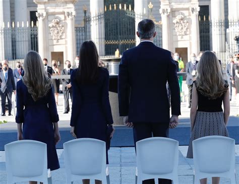 Context sentences for tribute in spanish. The Spanish Royal Family pays tribute to the victims of ...
