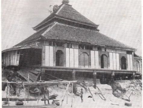 Masjid tua kampung laut by salleh mohd. Kisah Masjid Kampung Laut, masjid diiktiraf tertua di ...