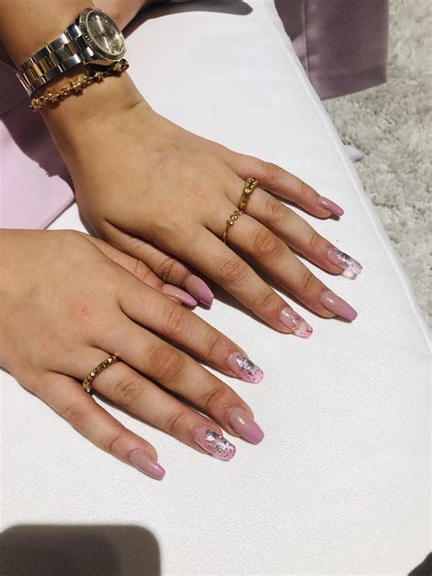 Millie Bobby Browns Best Nail Looks Over The Years Popsugar Beauty Uk