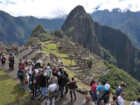 Il turismo linsieme delle relazioni che nascono per lo spostamento temporaneo delle persone. ¿Qué es la Capacidad de Carga Turística? - turismo