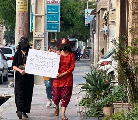 دختران معترض بوشهری به حجاب اجباری ایران گیت