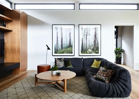 Natural Materials Bring Warmth And Texture To This Midcentury Home