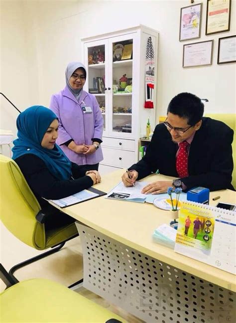 It had facilities for childbirth and operations.in 1997 dr.tan started his private specialist clinic, klinik pakar wanita tan aka tan specialist clinic for women, while at the same time serving as a visiting o&g consultant to. 3 Klinik Pakar Wanita dan Sakit Puan Terbaik Johor Bahru ...