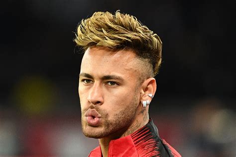 Neymar drew attention for his impressive soccer abilities at an early age. Neymar será julgado e pode pegar até seis anos de prisão ...