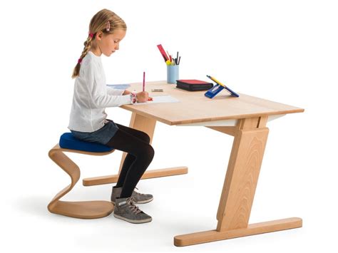 Schreibtische mit teilweise neigbarer arbeitsplatte. Schreibtisch für kinder | Kinderschreibtisch Buche