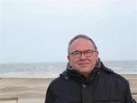 Lippens overleed thuis aan de gevolgen van leukemie. Oppositie Knokke-Heist roept burgemeester Lippens op om ...