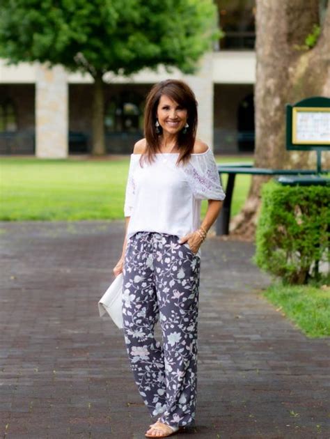 Casual Weekend Wear With Old Navy Cyndi Spivey Floral Pants Fashion Cyndi Spivey