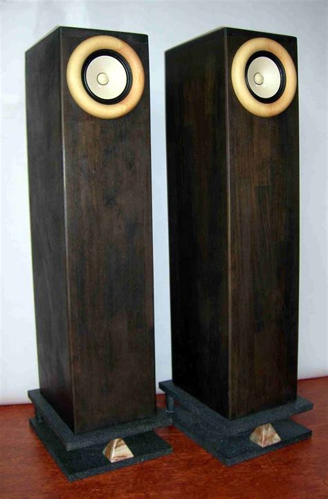 A full‑range loudspeaker is a single cabinet in which one or more individual drivers cover the this means the cabinet can be relatively compact, and relatively inexpensive to manufacture. Full-range beauty. | Vintage speakers, Open baffle