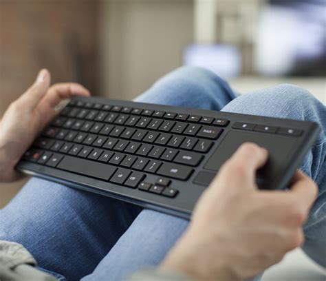 Tastaturen mit einem integrierten touchpad ersetzen die maus. Logitech Illuminated Living-Room Keyboard K830 Wohnzimmer ...