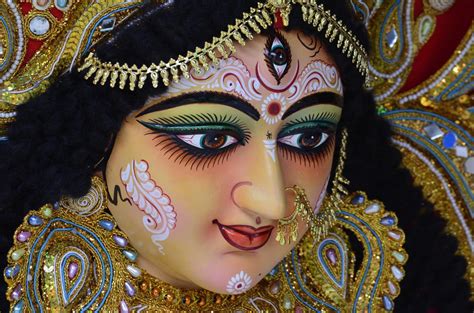 Five People You Will See In Every Durga Puja Pandal