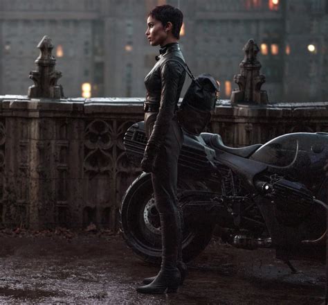 Zoë Kravitzs Catwoman Costume Reveals A Lot About Her Character