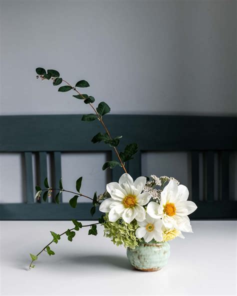 5 Easy Flower Arrangement Ideas With Dahlias Cloverhome Flower