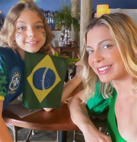 Sheila Mello Posa Com Filha E Semelhança Impressiona ‘são Iguais Surgiu
