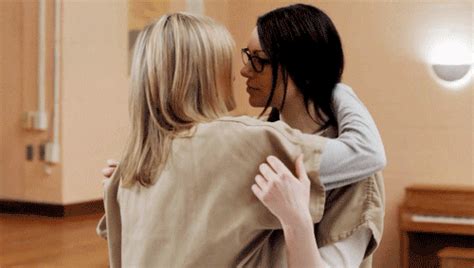 orange is the new black alex and piper find and share on giphy