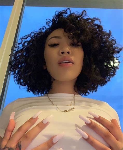 Pin By 嘿 On Gorls In 2020 Pretty Babe Curly Hair Styles