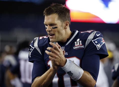 Tom Brady Injury News New England Patriots Qb Has Right Hand Injury