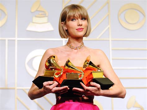 omg check out taylor swift s net worth that will leave you stunned iwmbuzz