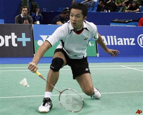 Untuk itu, kami akan mengulas rekomendasi sepatu badminton yang bagus untuk pria beserta cara memilihnya. PENYEJUK JIWA: Teknik Dasar Bulu Tangkis