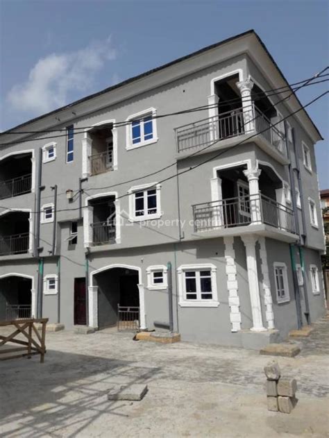 For Rent 2 Bedroom Flat Newly Built Grammar School Area Off Awolowo