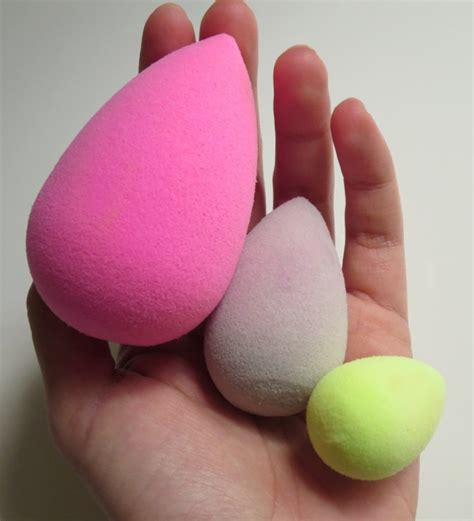Effortlessly blends cream and powder blushes with exact precision and the same performance as the original beautyblender. Beauty blusher by Beautyblender Review