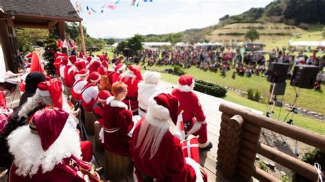 Santas Holding A Meeting In Amakusa Glico Global Official Site