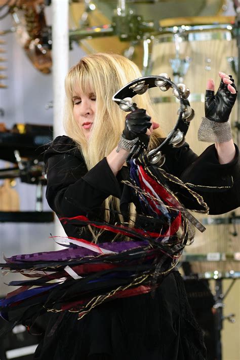 Fleetwood mac no está entre los 500 artistas más apoyados y visitados de esta semana, su mejor puesto ha sido el 473º en octubre de 2020. Pin by SharkBaitMAMA OG on Stevie | Stevie nicks, Stevie ...