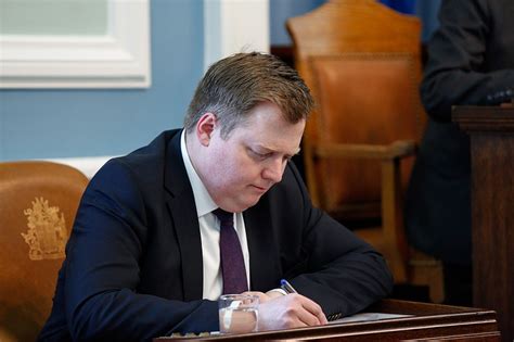Icelands Pm Says He Wont Resign In Panama Papers Scandal Chattanooga Times Free Press
