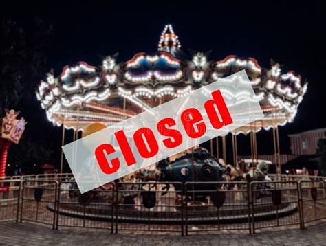 A Warning Sign That The Amusement Parks Are Closed Stock Image Image