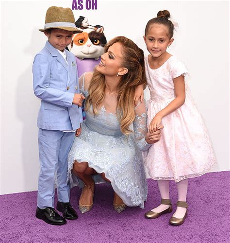 Jennifer lopez and marc anthony's daughter, emme, is one little fashionista! Jennifer Lopez takes twins Max and Emme to premiere of her ...