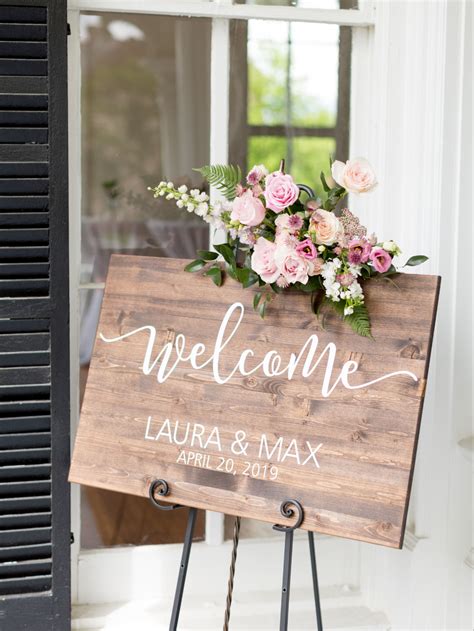 Welcome Sign With Flowers And Greenery In 2020 Floral Wedding