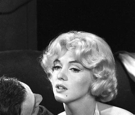 Marilyn Monroe On The Set Of Let S Make Love 1960 Marilyn Monroe Los Angeles Monroe