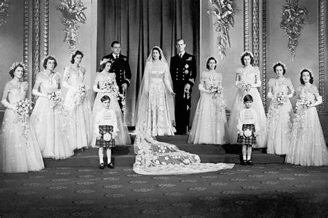 The nuptials were recorded and broadcast by bbc radio to 200 million people around the. Wedding Queen Elizabeth Young Photos / Queen Elizabeth And ...
